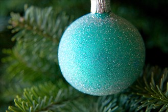 Sparkling green Christmas ornament