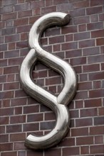 Paragraph symbol on the office building of several lawyers