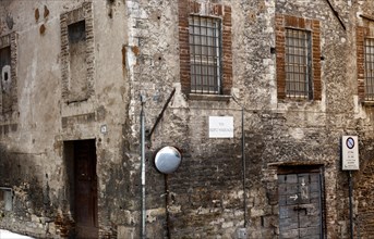 Run-down house in the old town of Spoleto