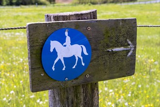 Signposting for a bridle path