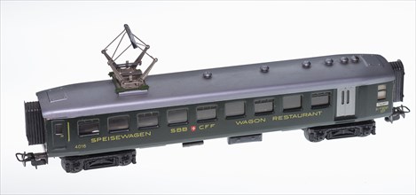 Maerklin H0 dining car SBB CFF with roof pantograph for interior lighting