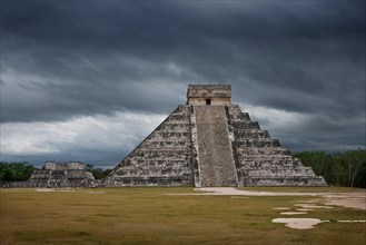 Ancient mayan pyramid in Chichen-Itza