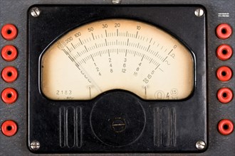 Vintage analog scale of a measurment device close up