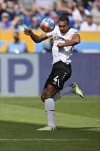 Jonathan Tah Bayer 04 Leverkusen on the ball