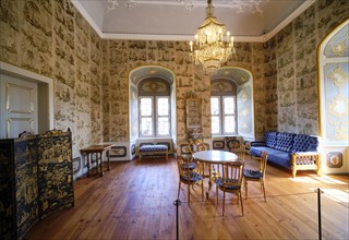Ladies' Salon