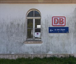 Sign to the trains at Lietzow station