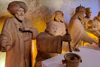 Historical human-sized figures made of marzipan