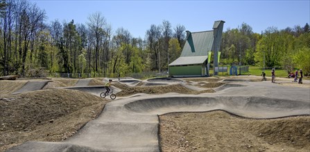 Pumptrack with waves