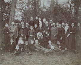 Family photo on the occasion of a silver wedding