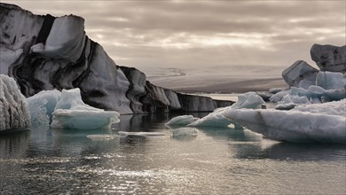 Icebergs in the bay of Yoekulsarlon