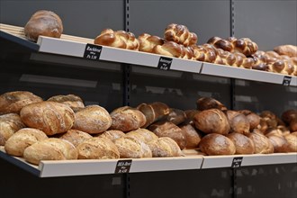 Sales shelf breads