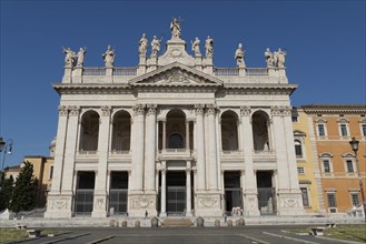 Hauptfassade der Lateranbasilika