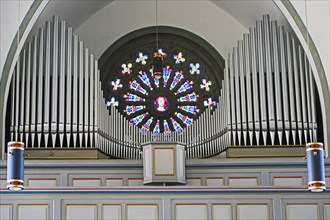Organ with window rosette
