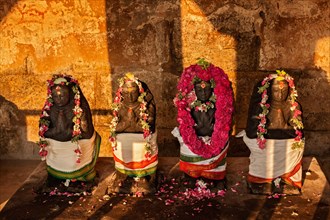 Hindu deities statues in Brihadishwara Temple