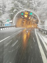 Tunnel im Schneesturm