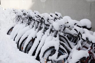 Snowy bicycles at the Viktualienmarkt