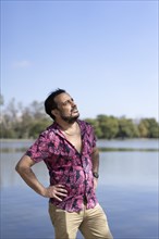 Bearded mature man wearing a fuchsia shirt