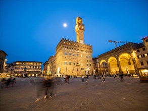 Vollmond ueber Palazzo Vecchio