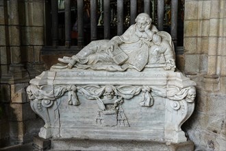 Marble tomb in the choir ambulatory