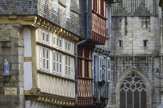 View through the Rue Kereon with half-timbered houses to the gothic cathedral Saint-Corentin