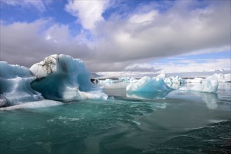 Icebergs in the glacial lake