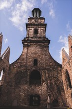 Die Aegidienkirche mit ihrem im zweiten Weltkrieg zerstoerten Dach