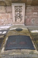 Grave with coats of arms and inscriptions of the fallen of the First World War 1914 to 1918