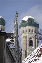 Towers of the Church of Our Lady and gable of the Neues Rathaus