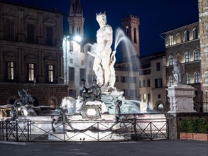 Neptunbrunnen auf der Piazza della Signoria bei Nacht