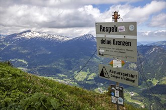Signpost on the Fellhorngrat ridge hiking trail between Fellhorn summit and Soellerkopf