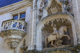 Facade of the Palais des Ducs de Lorraine with equestrian statue of Duke Antoine de Lorraine