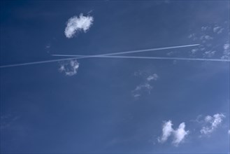 Crossing commercial aircraft with contrails