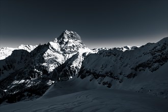 Gipfel des winterlichen Widdersteins im Abendlicht