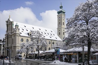 Viktualienmarkt with Heiliggeistkirche