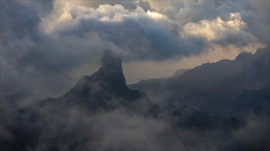 Roque Nublo shrouded in clouds