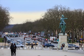 View from the Chateau de Versailles to the Avenue de Paris
