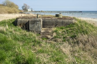Concrete bunker in a more than 500 km long defensive line with 1063 concrete bunkers along the Scanian coast built during WW2 in 1939-1940. Now sealed. Hoerte