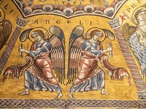 Mittelalterliche Mosaiken an der Decke des Baptisteriums