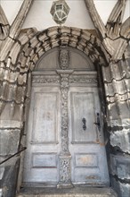 Seiteneingangsportal der Peterskirche