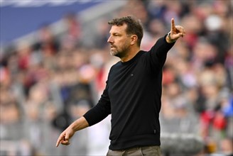 Trainer Coach Markus Weinzierl FC Augsburg FCA
