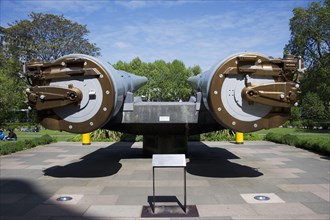 Two 15-inch naval guns outside the National War Museum