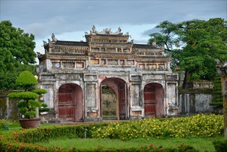 Phung Tien Gate