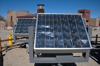 Tracking solar photovoltaic cells