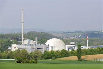 Kernkraftwerk Neckarwestheim mit Reaktorgebaeuden