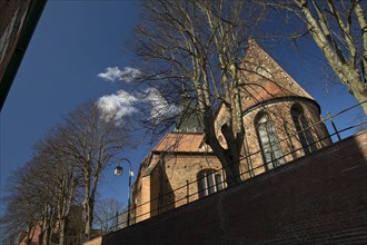 Blick von Unten auf die Sankt Nicolaikirche
