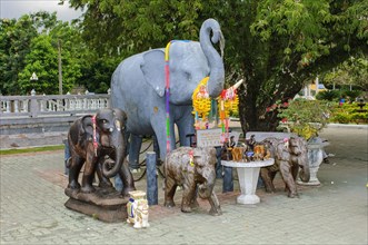 Skulpturen von heilige Elefanten in Tempel