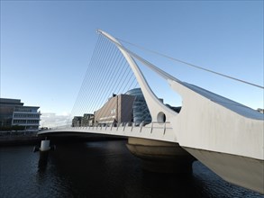 The architecture of the Samuel Beckett Bridge replicates the shape of a harp