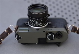 Studioaufnahme Sondermodell Leica M10-P Reporter