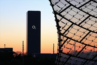 O2 Tower vor Abendrot