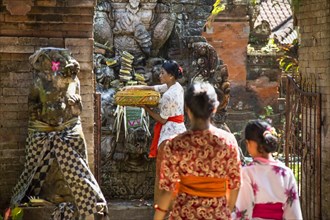 Balinese women bringing offerings during Galungan celebration